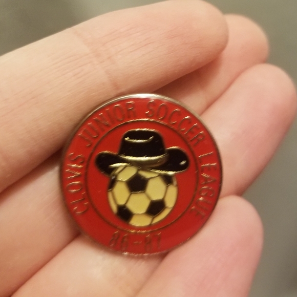 Lovely EUC 80s California kids soccer league pin - Picture 2 of 3